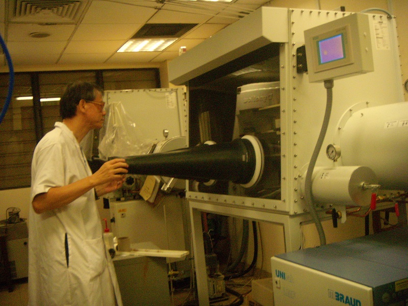 港大賀子森教授 - NUS research lab in 2009a.jpg